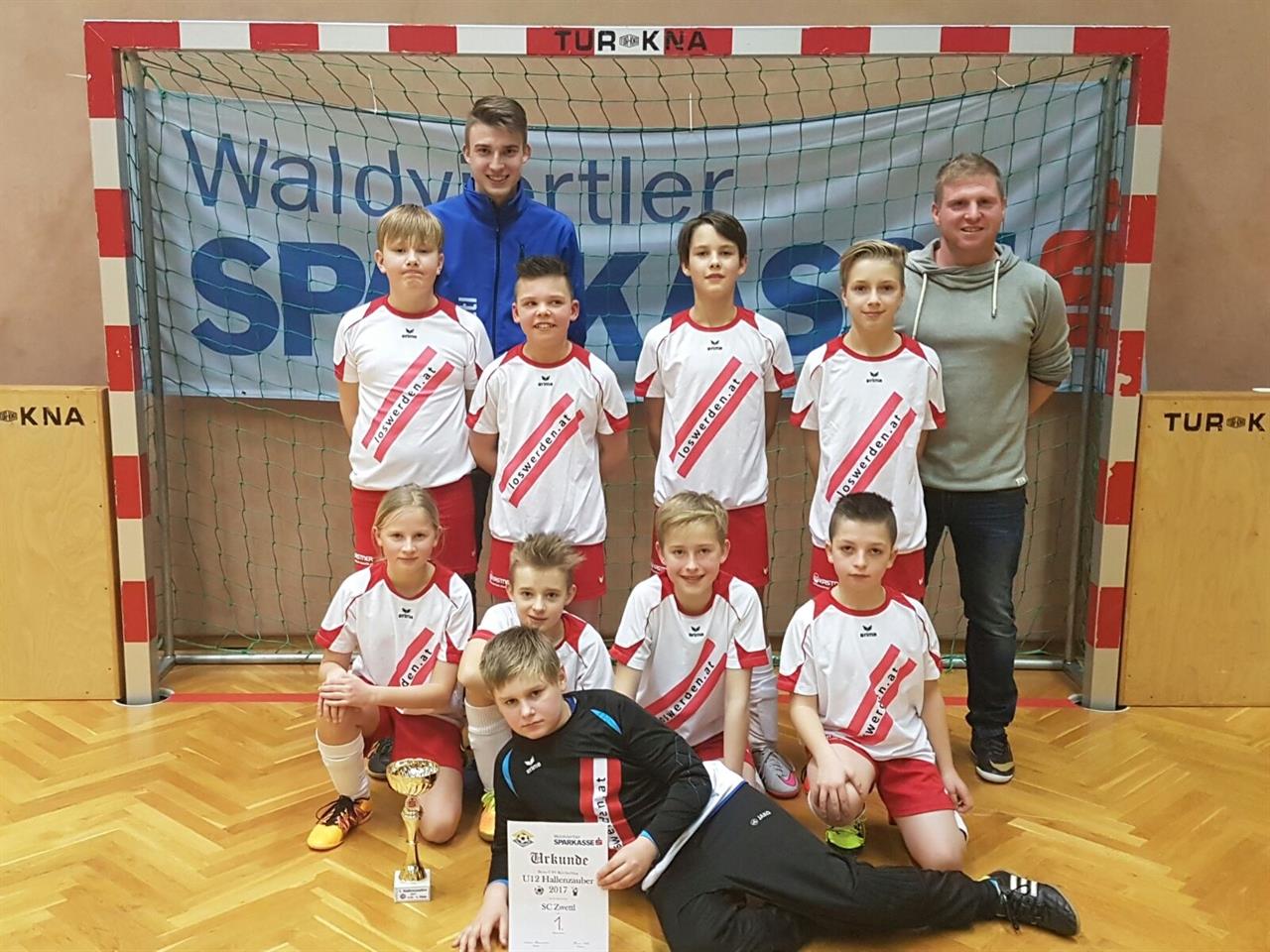 Turniersieg U12 Waldhausen mit Trainer