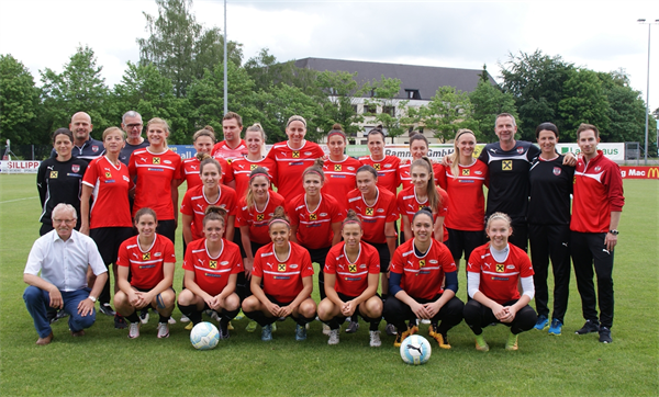 Frauen-Nationalteam ín Edelhof